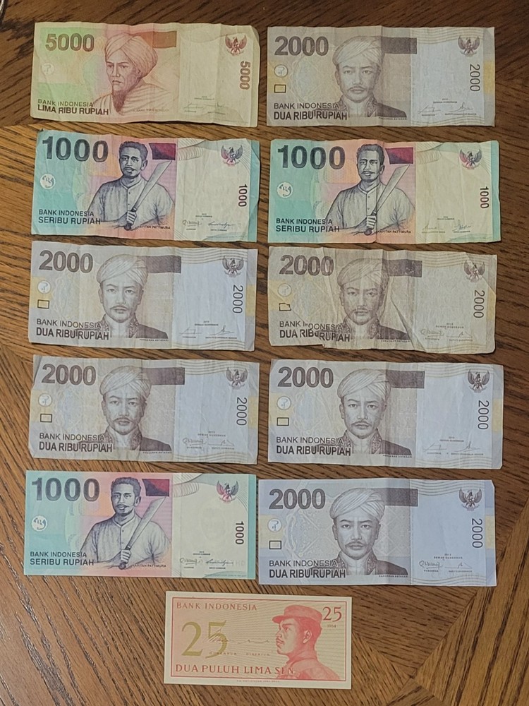 Vintage banknote lot from Indonesia.