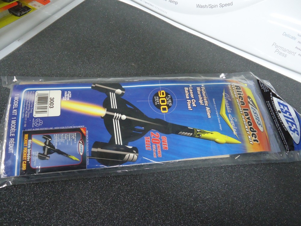 Estes No. 3003 Alien Invader model rocket kit New Unopened Skill level 2