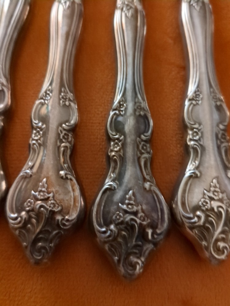 VintageOneida Kennett Square 8 dinner Knifes 9" Silverplated Handle