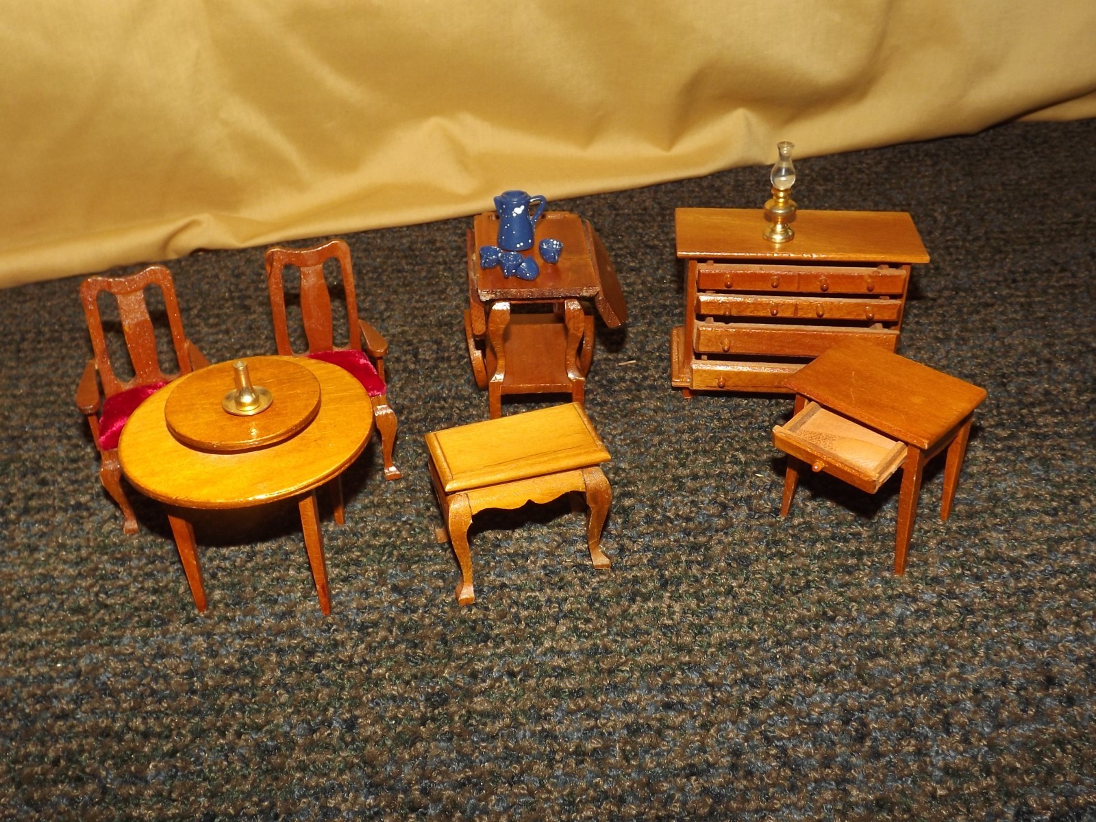 VINTAGE TOY MINIATURE DOLLS & FURNITURE LOT