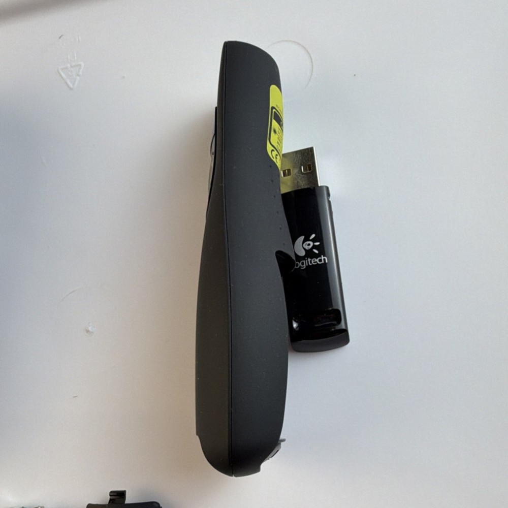 Logitech R400 Wireless Presentation Pen Red Laser Pointer USB Receiver Case