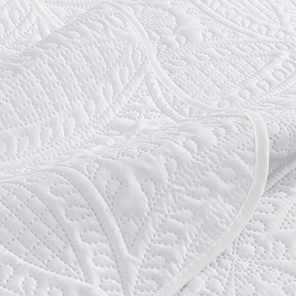 Austin Oversized Bedspread Set - 3-Piece King in Soft White Medallion Pattern