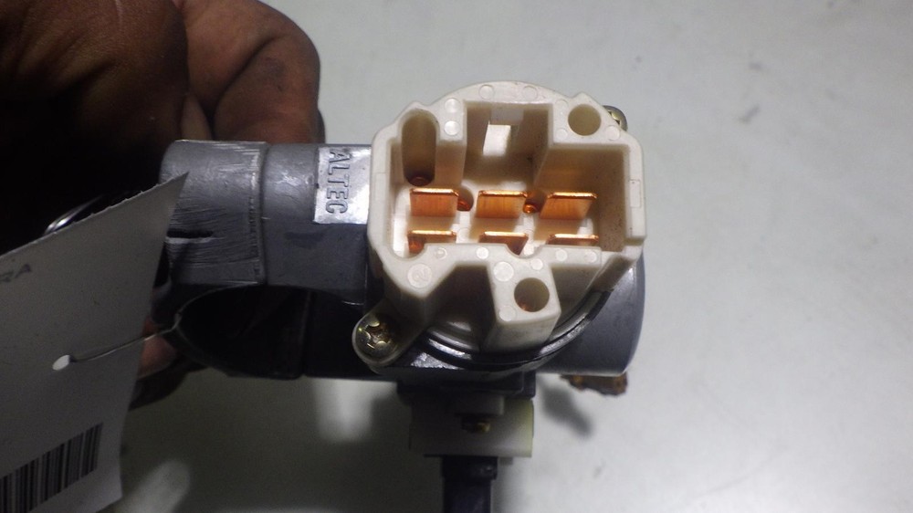 01 NISSAN SENTRA Ignition W/Key
