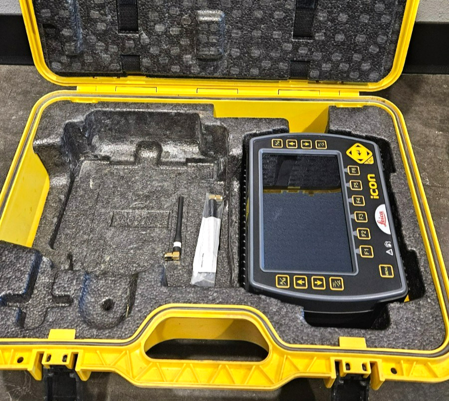 Leica MC iCP42, 3D Panel Dozer/Grader w. Carry Case and Antenna, Untested