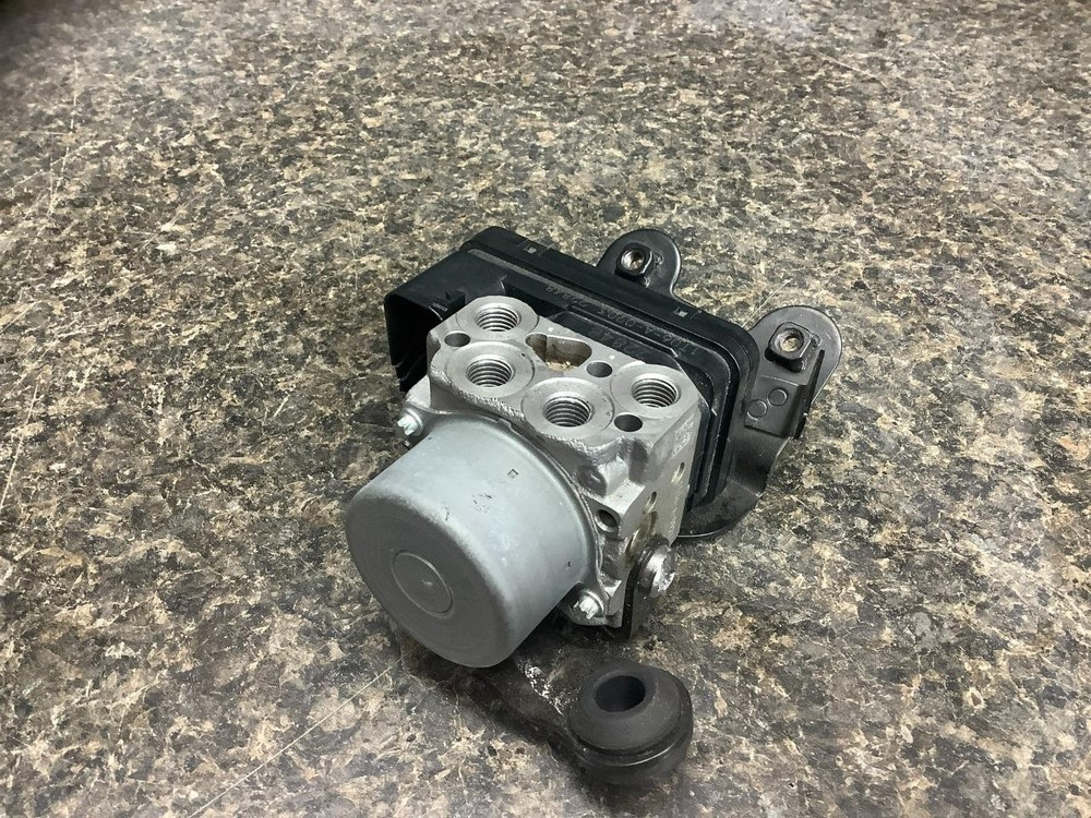 2022 Triumph Trident 660 ABS Module Pump 29H