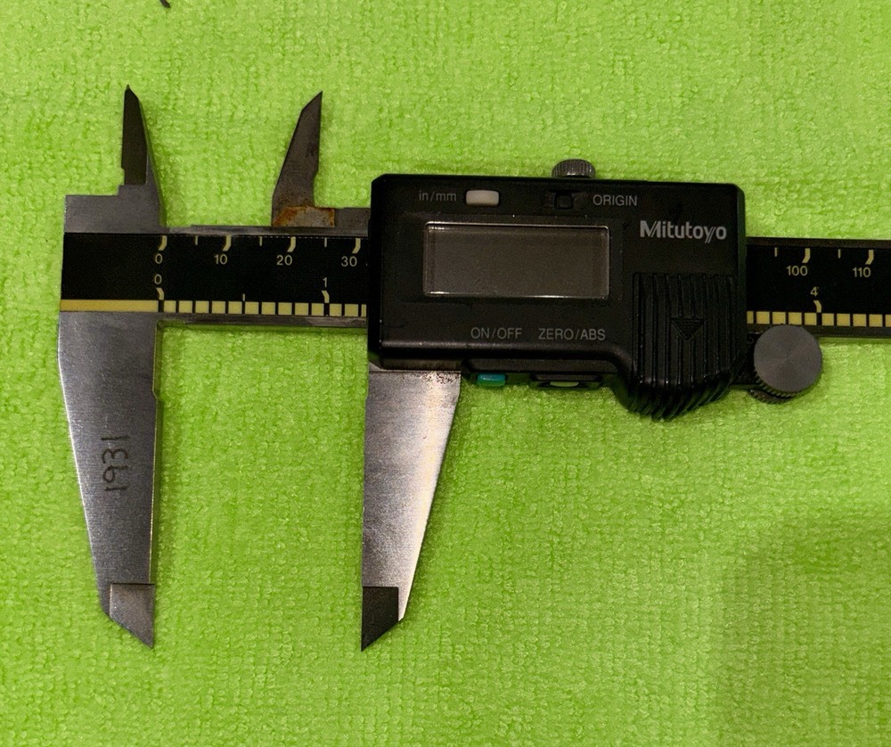 Mitutoyo Absolute Digimatic 500-172 Digital Calipers Model CD-8” C