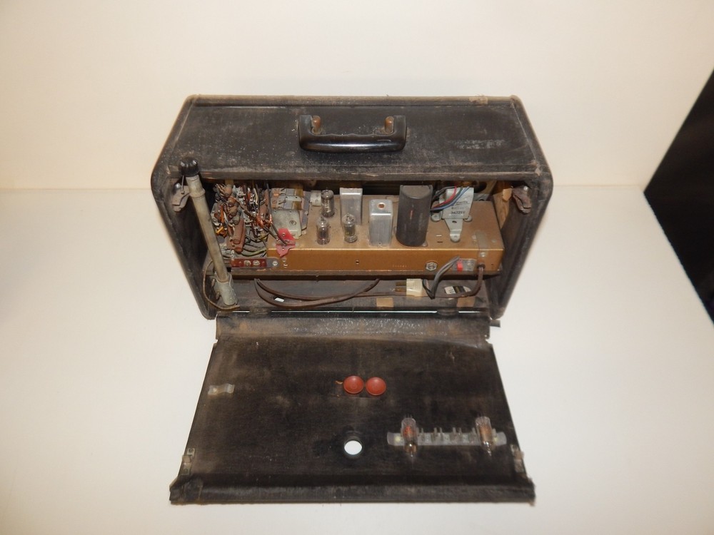 ZENITH TRANS-OCEANIC SHORTWAVE RADIO (SBH89)