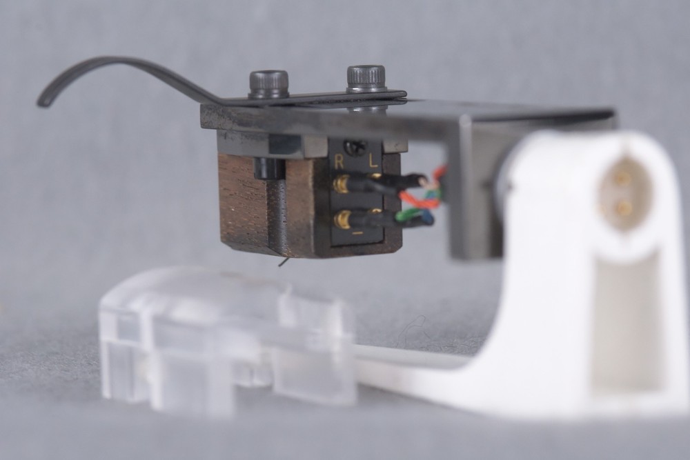 Phase Tech P-1G MC Cartridge W/ Phase Tech CS-1 Headshell Sold As Is [Junk]
