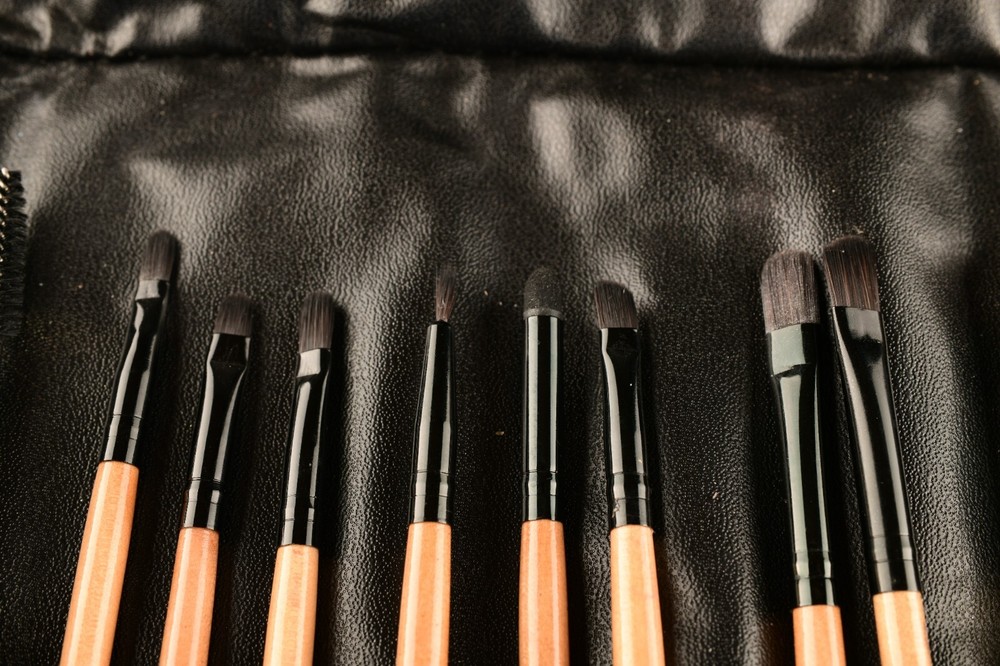 *23 Piece Makeup Brush Set With Black Case