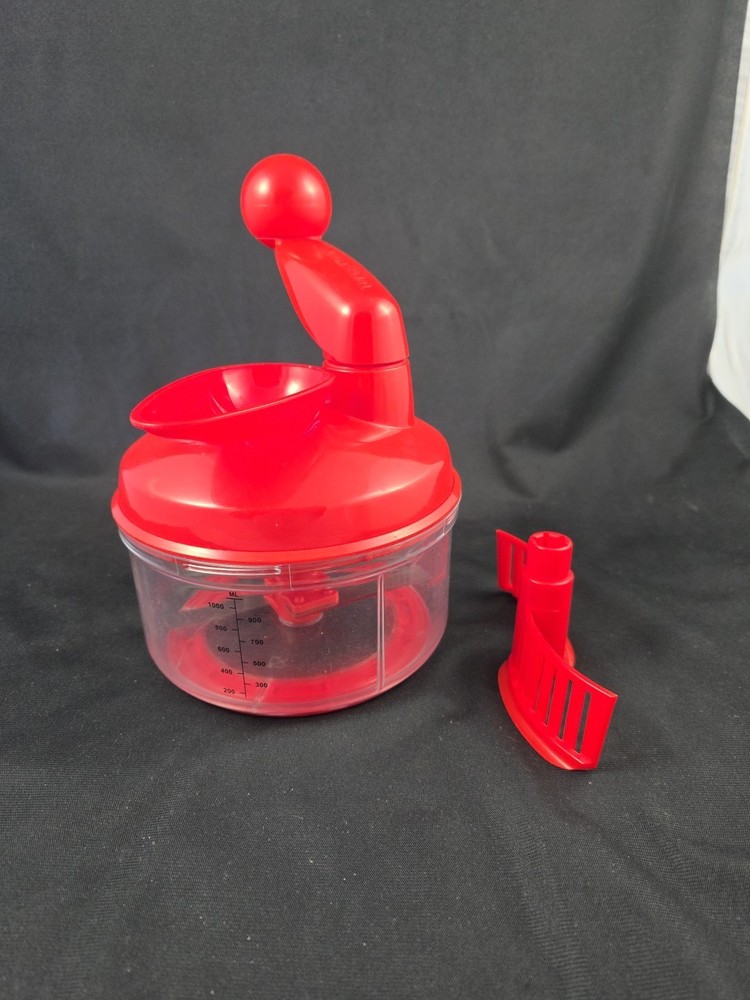 Tupperware Quick Chef Food Processor Chopper Red 4 Cups Whisk Mix Pour Spout