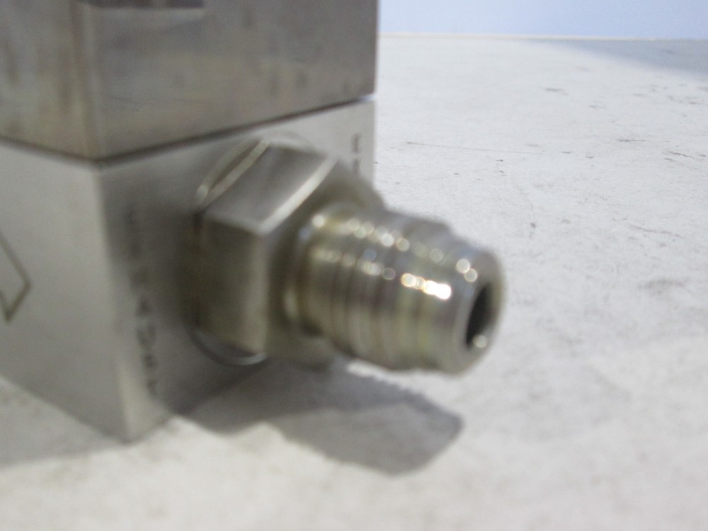 Unit, UFC-1200A, Mass Flow Controller, 1 SLM, HCL, Used