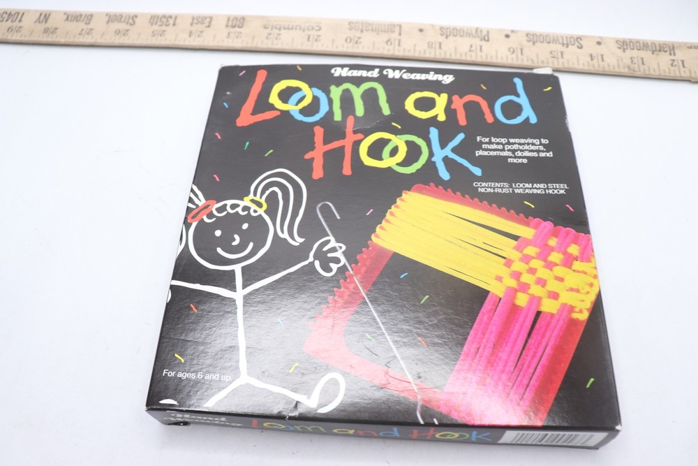 WNC Plastic Hand Weaving Loom & Hook 427