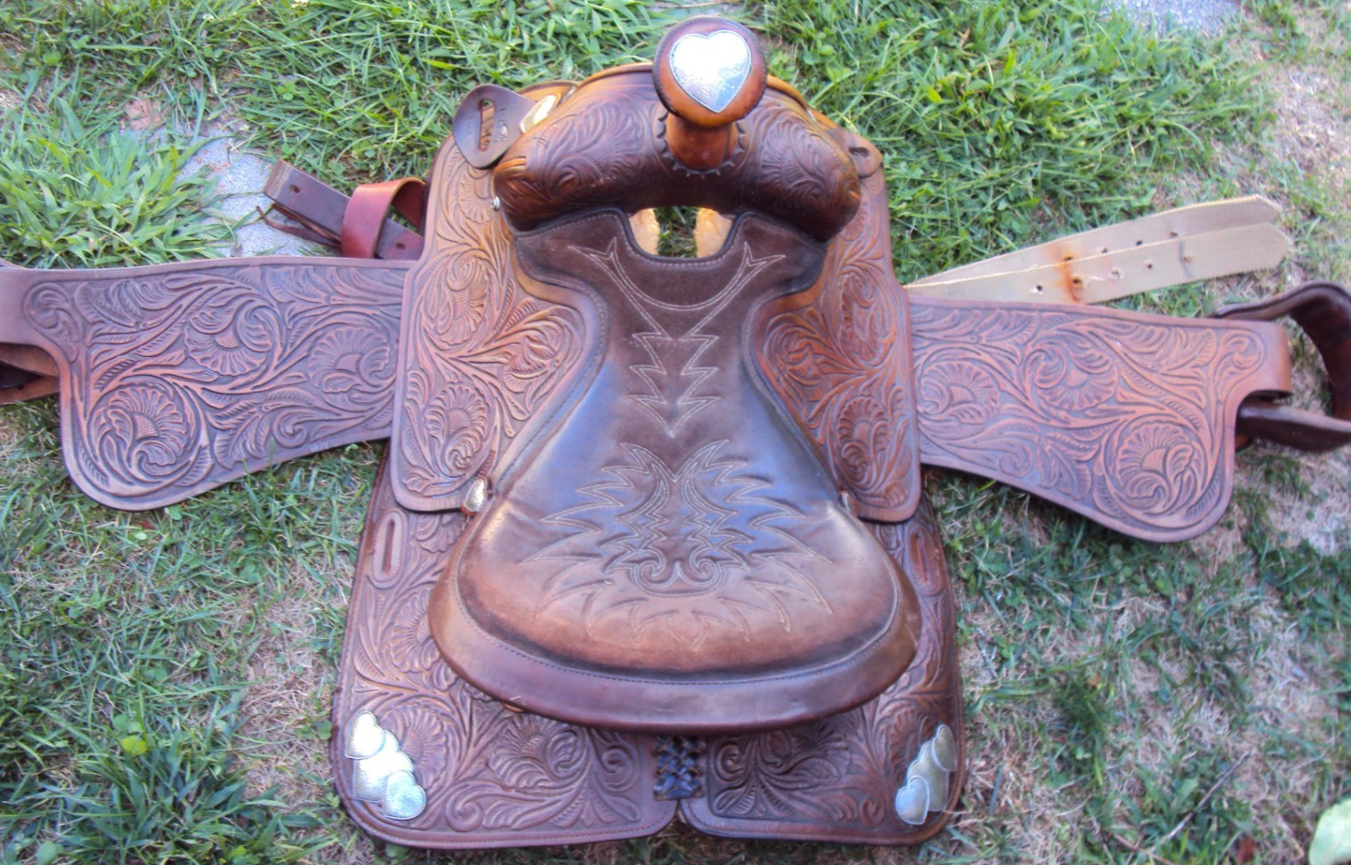 SIMCO Western Show / Parade Saddle- 15" -SILVER HEARTS- Tooled Design -STUNNING!