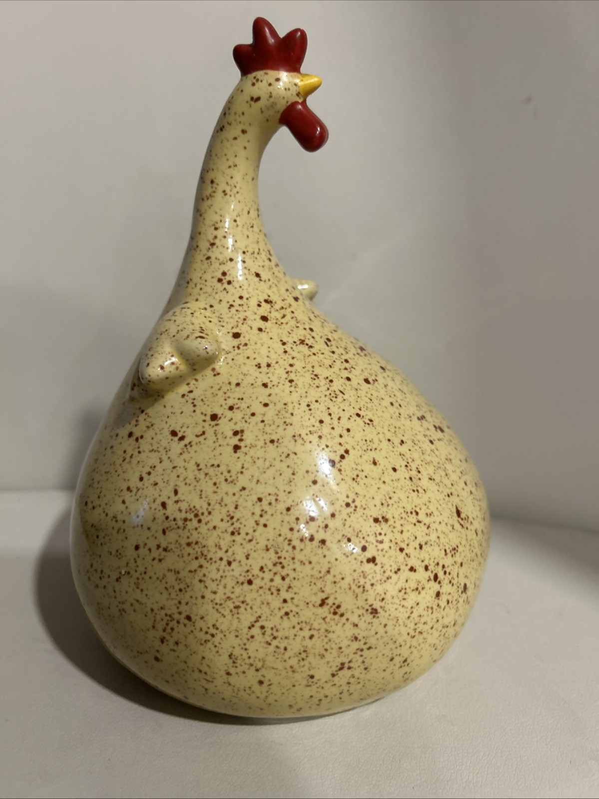VINTAGE CERAMIC HEN FIGURINE FROM THE " LES POULES" COLLECTION