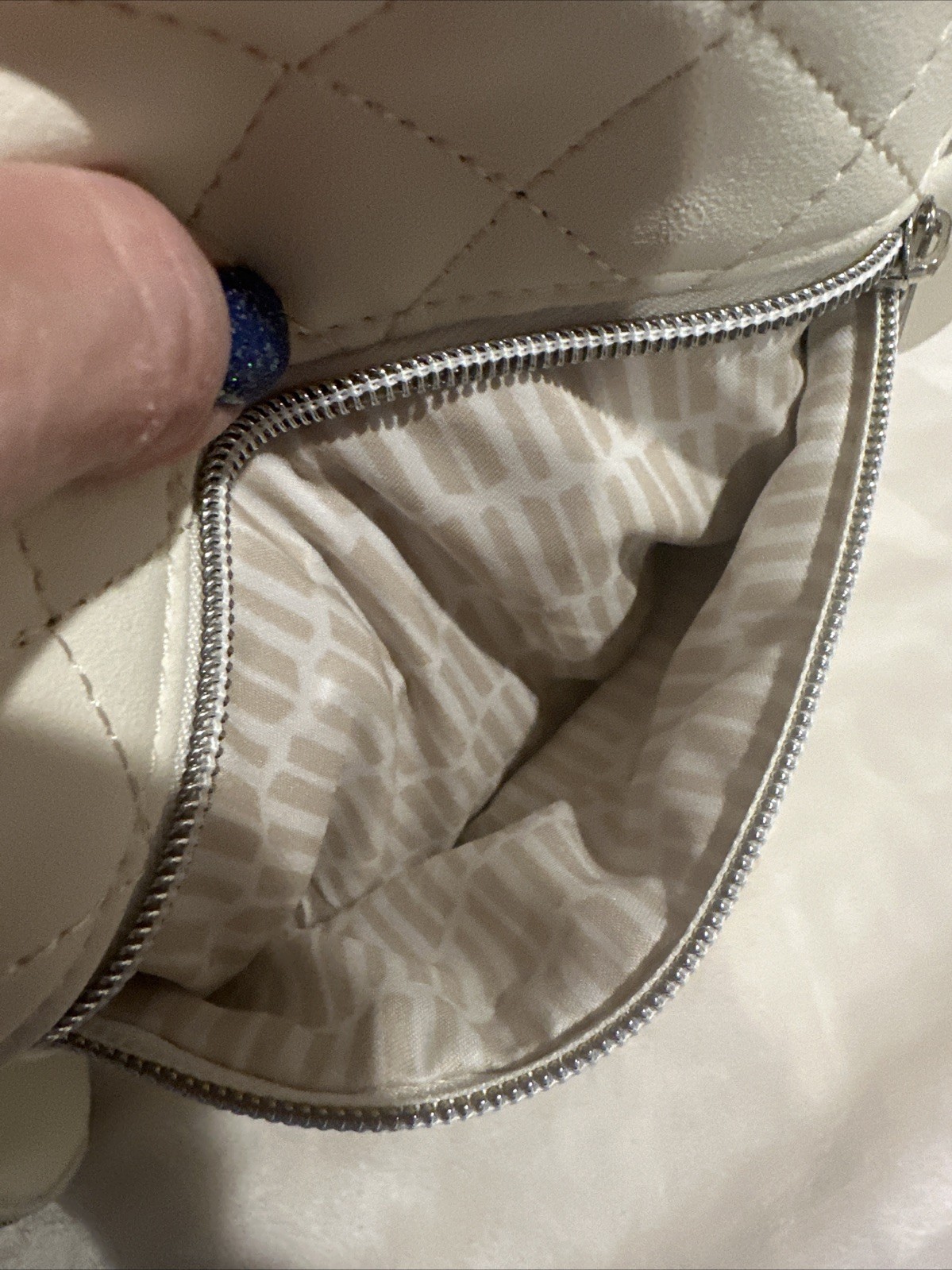 New Disney Parks 2023 Star Wars Grogu Crossbody Bag with Coin Purse White