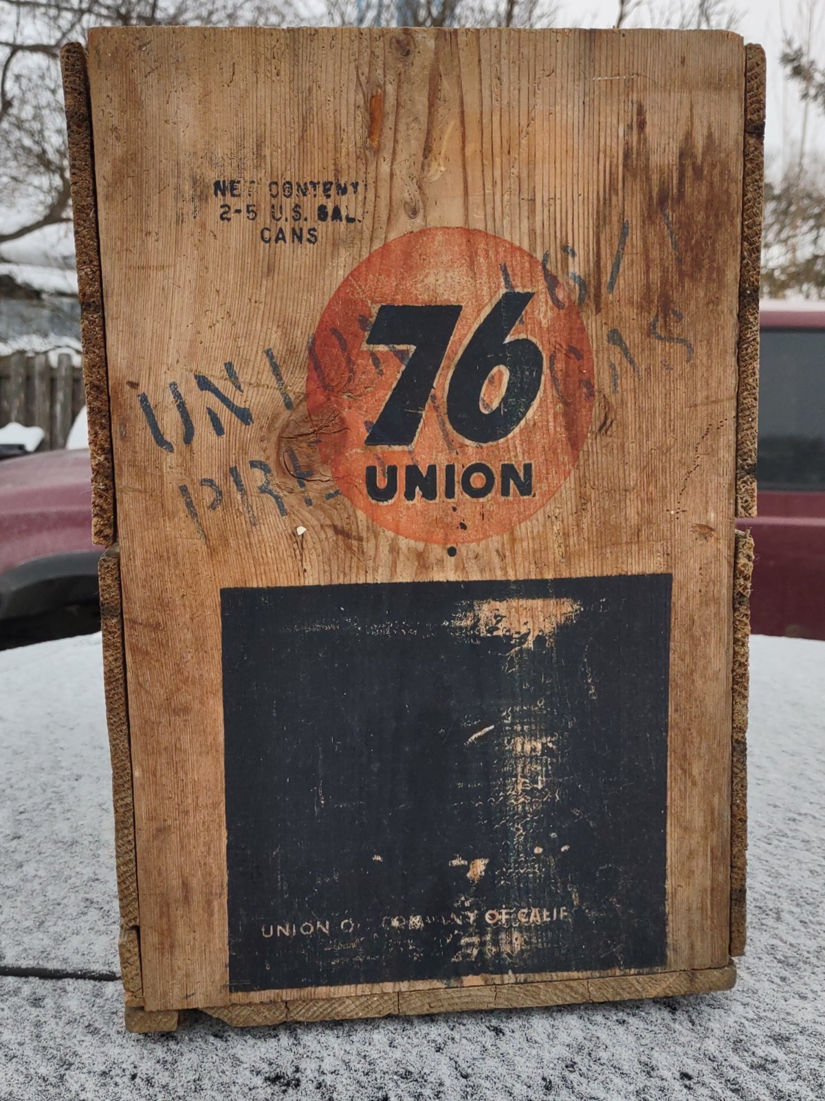 Vtg wooden crate for the Union 76 Oil Company of California (advertisement)