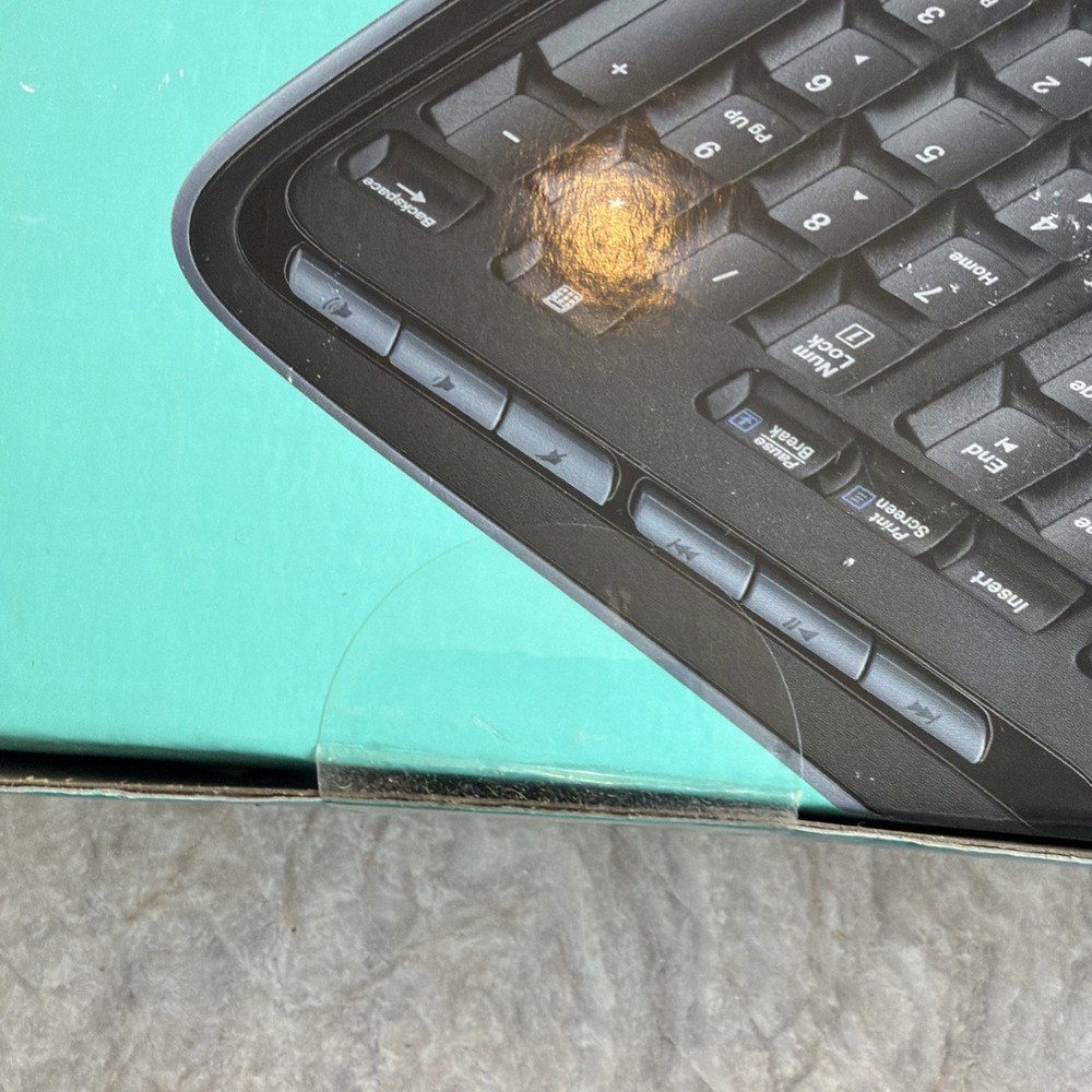 NEW Logitech - MK320 Full-size Wireless Membrane Keyboard and Mouse Bundle