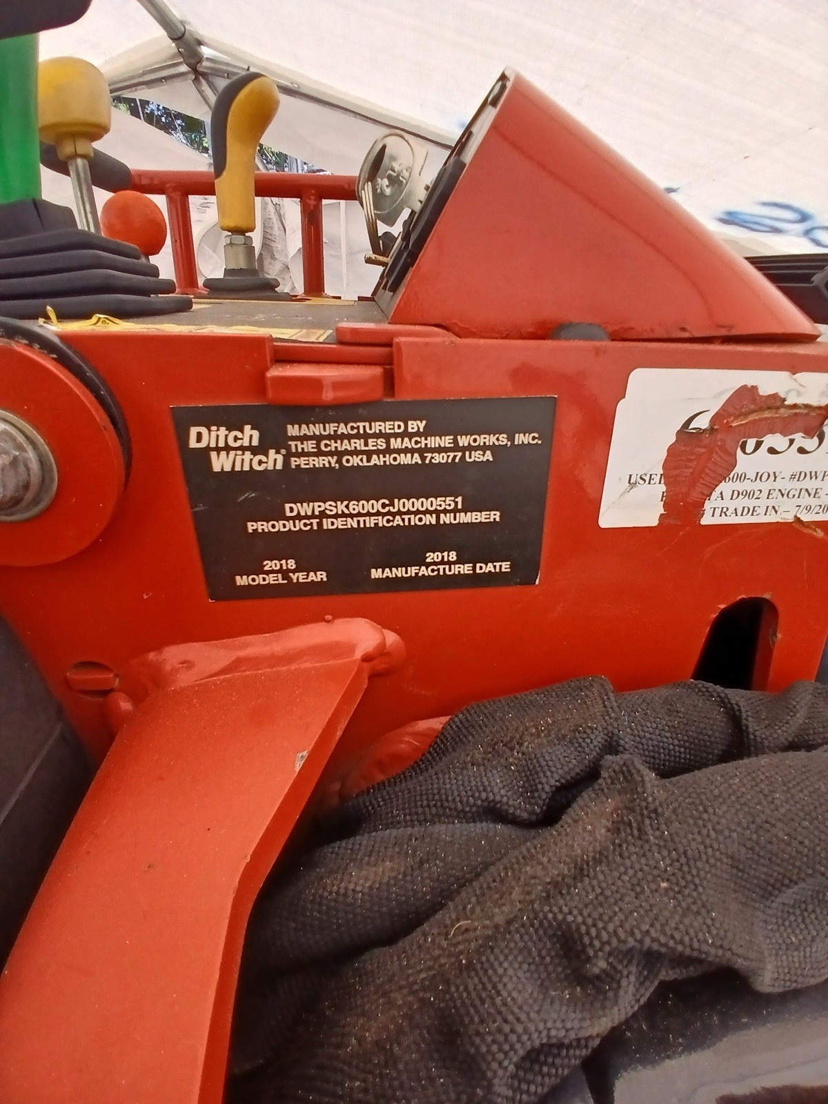 EXTREMELY LOW HOURS 2018Ditch Witch SK600 Compact Tracked Radial Lift Skid STEER