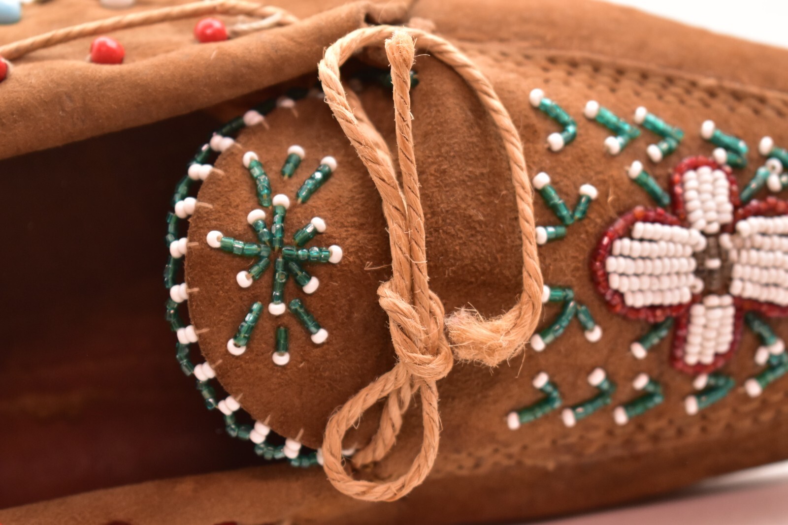 Vintage Native American Cree Indian Handmade Beaded Leather Moccasins ATQ