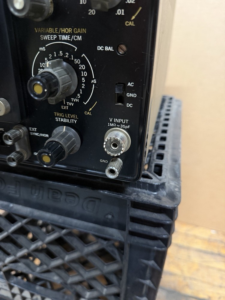 Vintage B&K Precision 1460 Solid State Triggered Sweep Oscilloscope