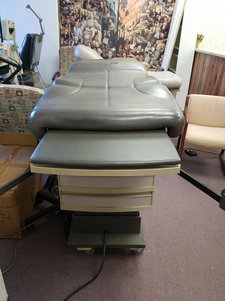 Midmark/Ritter 305 Power Vertical Rise Exam Table w/foot control