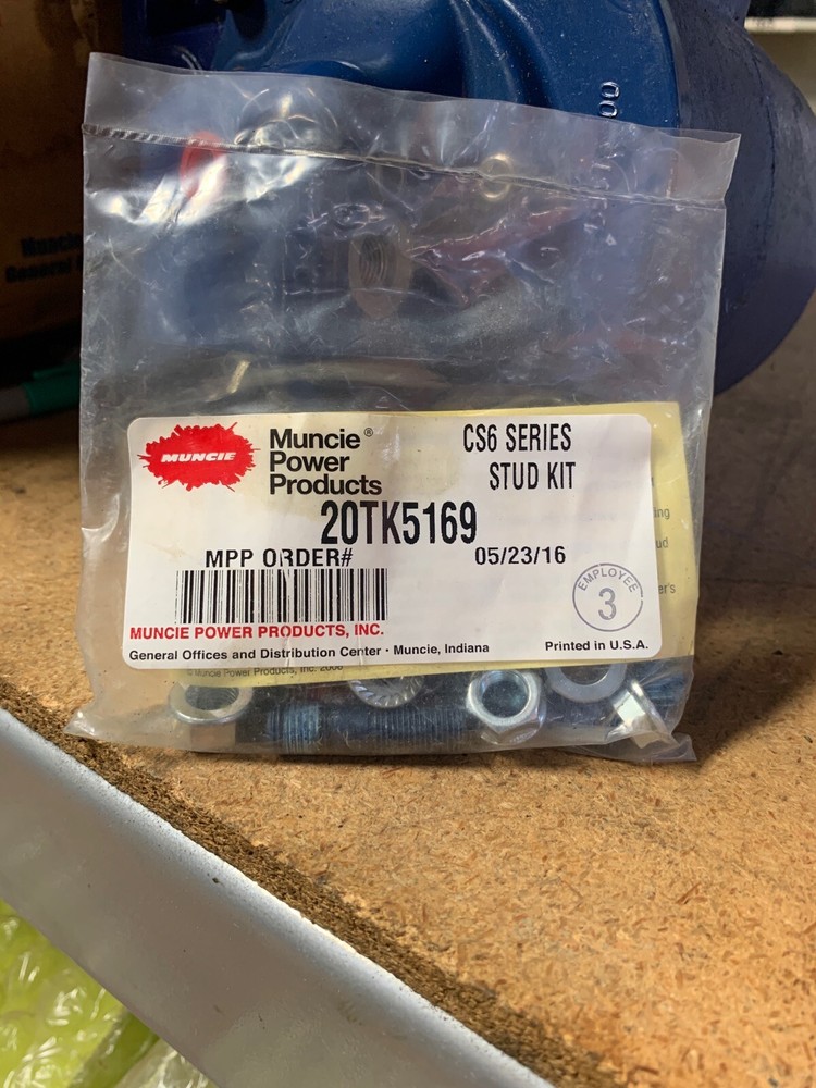 Muncie C26 Series Stud Kit