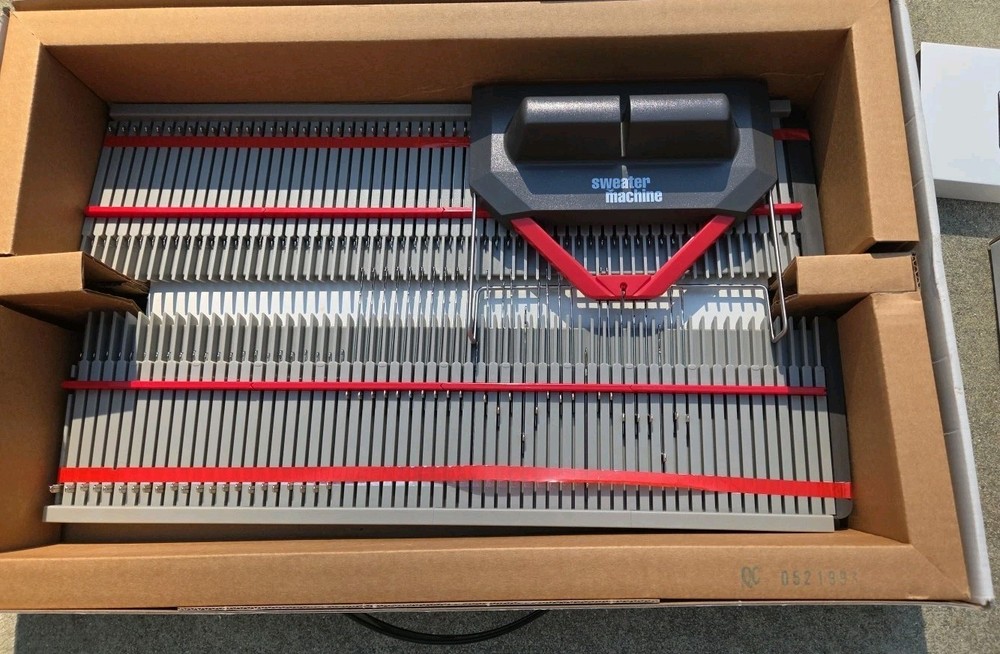Vintage Bond Incredible Sweater Knitting Machine Complete EUC Accessories EXTRAS