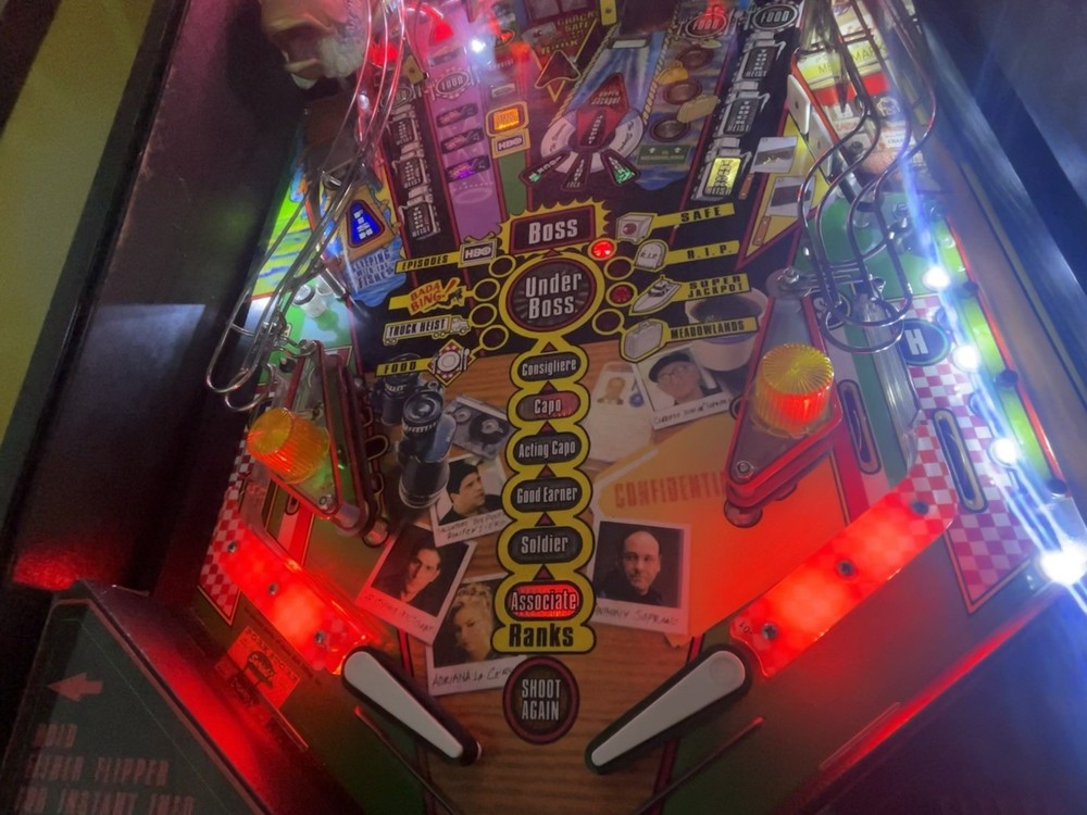 STERN SOPRANOS PINBALL MACHINE BADA BING! LEDs