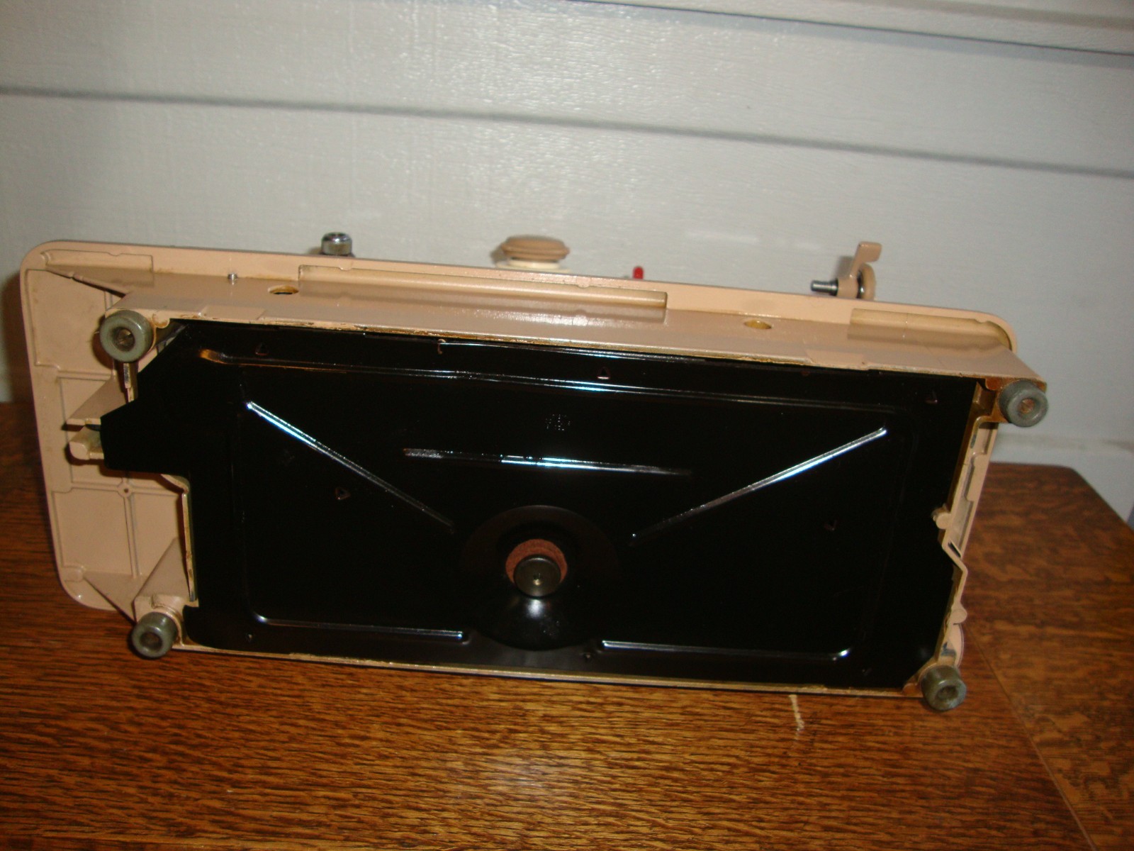 VINTAGE SINGER SEWING MACHINE MODEL 401A, SLANT NEEDLE , SERVICED