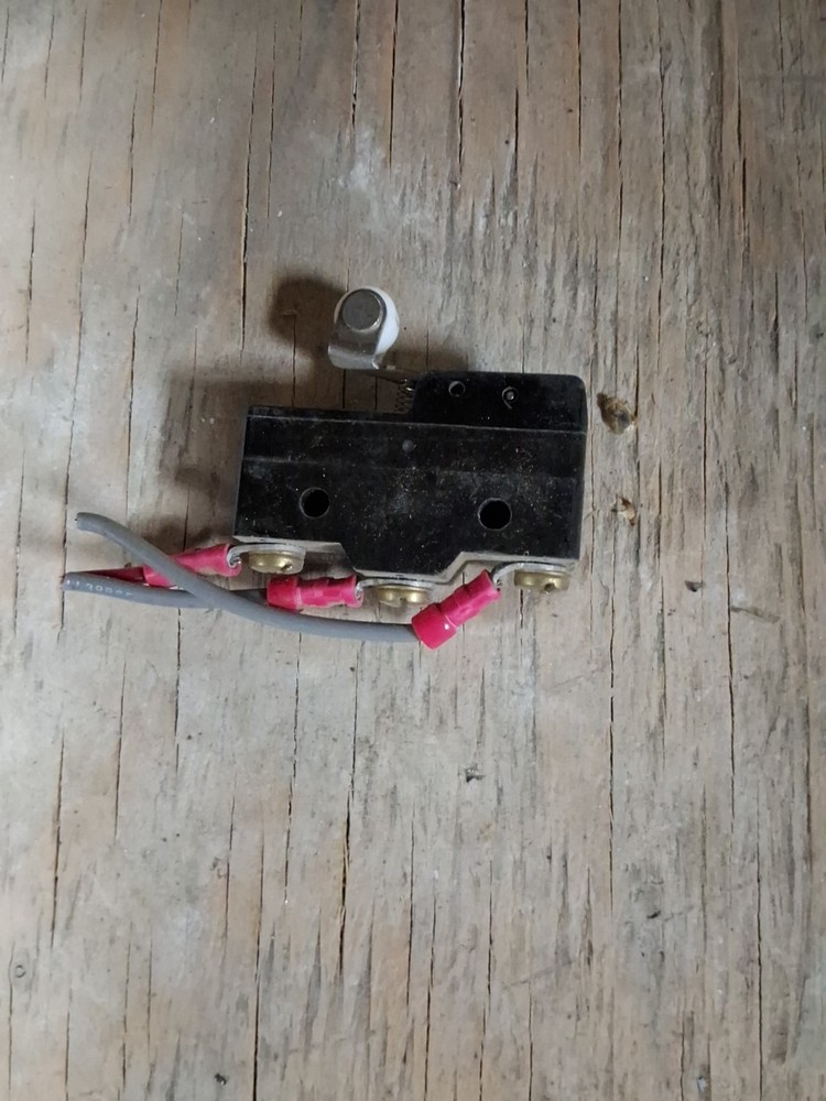Omron Z-15GW22-B General Purpose Basic Switch 15A 125, 250 OR 480VAC