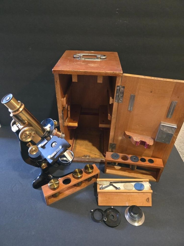RARE 1913 GERMAN E. LEITZ WETZLAR MICROSCOPE W/ MATCH CASE  WORKING # 163764