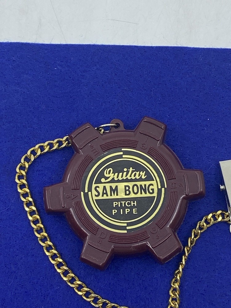 SAM BONG PITCH PIPE WITH CHAIN-Pre-owned, Good condition!