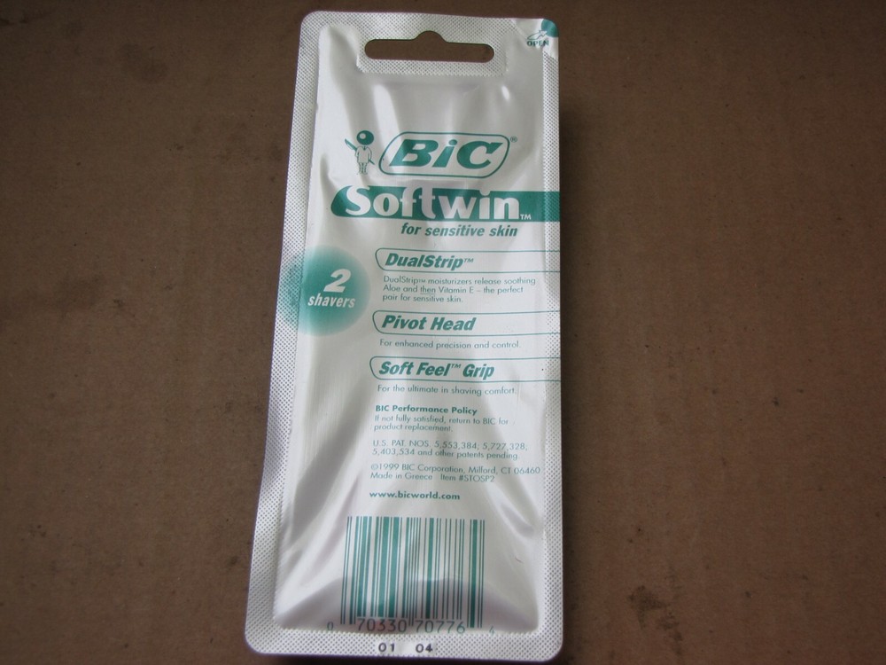 BIC SOFTWIN SENSITIVE SKIN 2 SHAVERS IN PACK RARE HTF