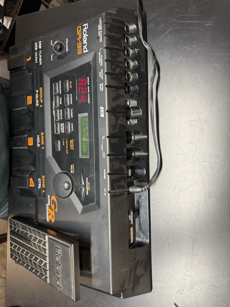 Roland GR-33 Guitar Synthesizer Multi-Effects Processor - Excellent Condition