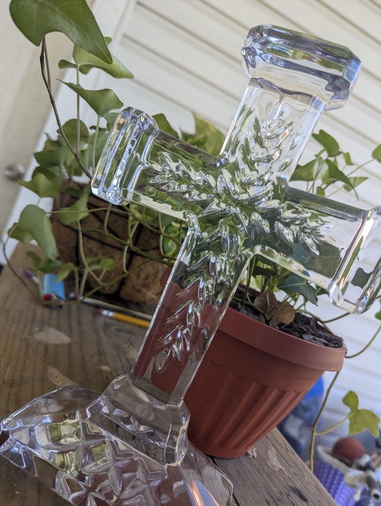 SOLID GLASS CROSS STANDS 10×6" HOME DECOR