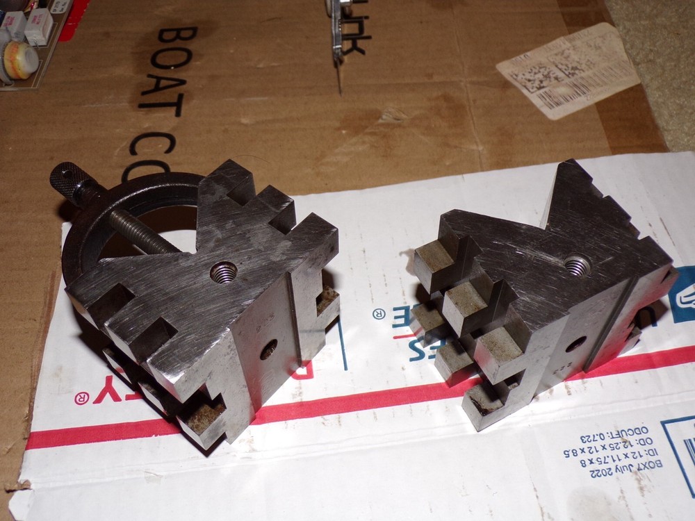 V blocks with one clamp