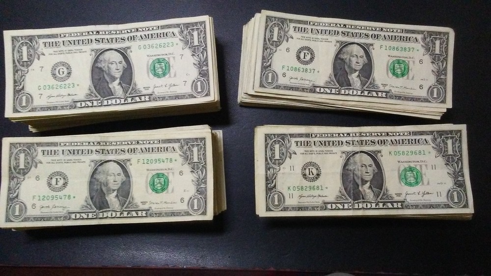 $1 *Star* Notes One Dollar Circulate Bill Note Random District Series & Year