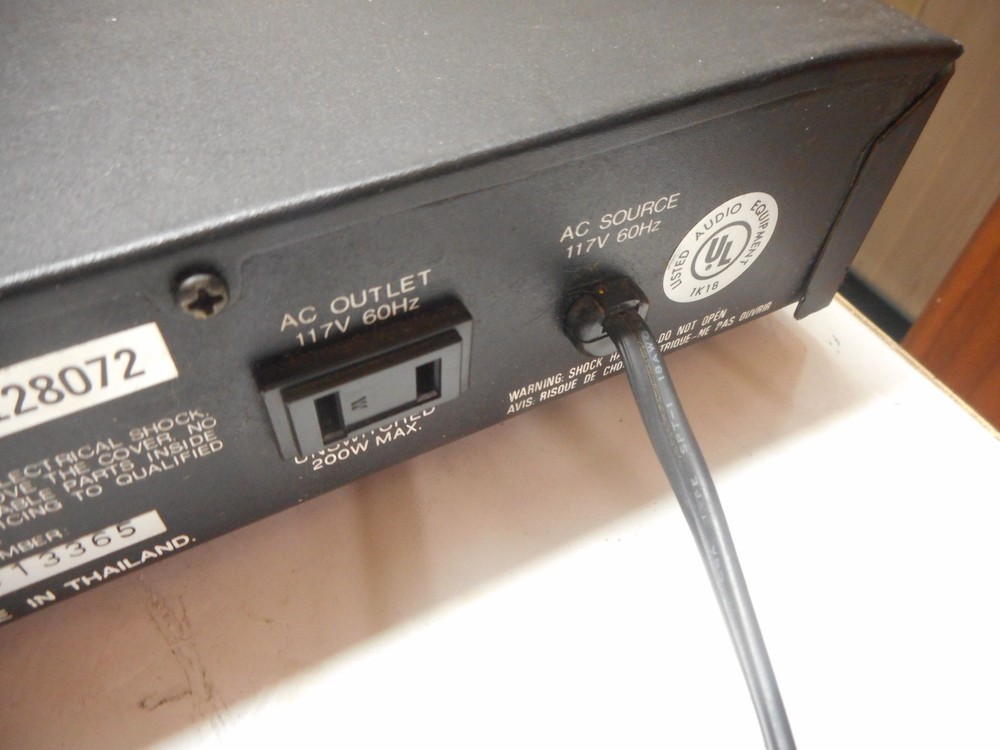 AUDIO SOURCE GRAPHIC EQUALIZER AND SPECTRUM ANALYZER MODEL EQ EIGHT SERIES II