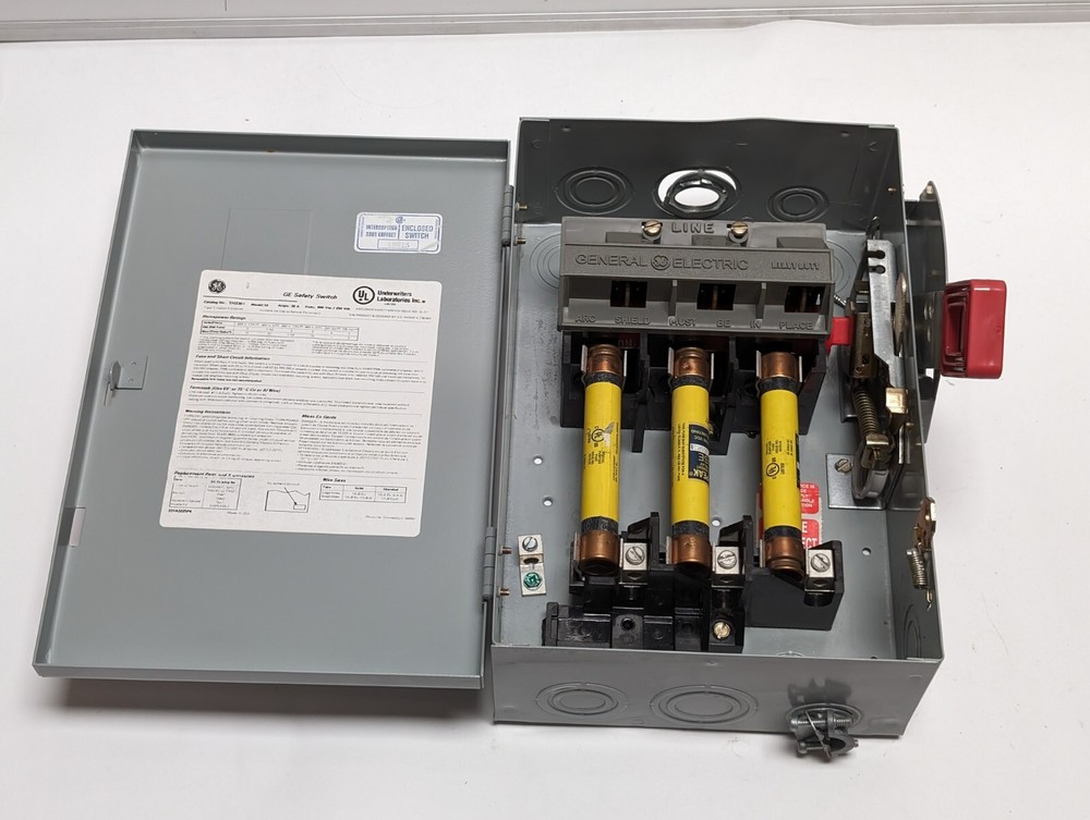 GENERAL ELECTRIC TH3361 Model 10 Safety Switch (USED).