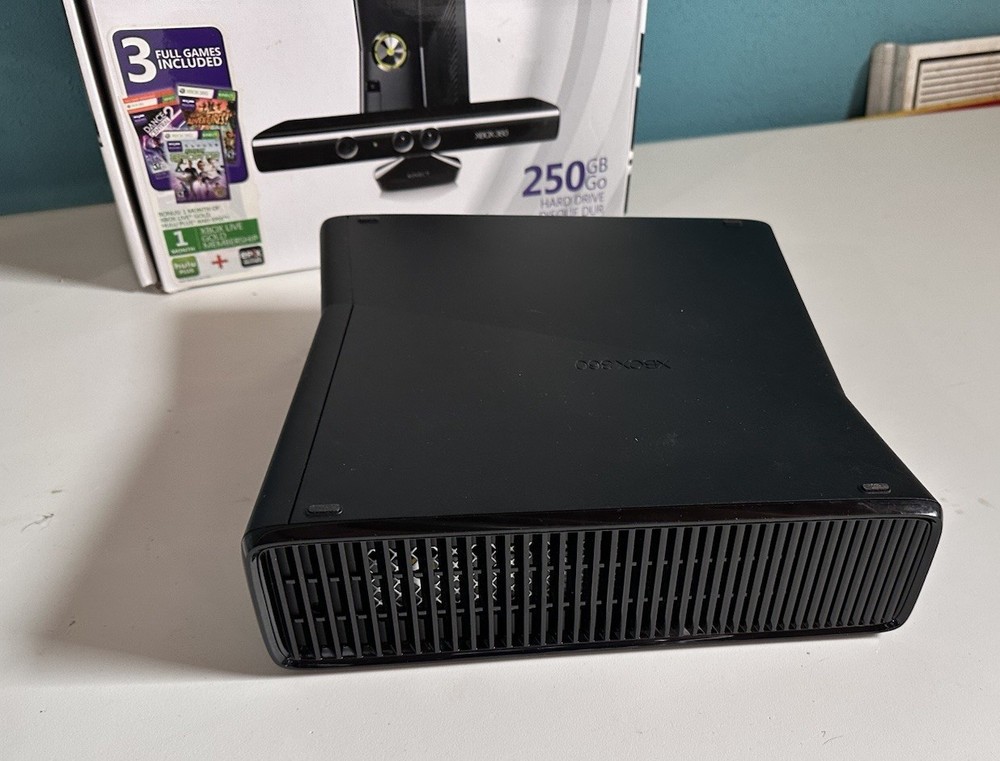 XBOX 360 4GB Video Game Console & Kinect Sensor