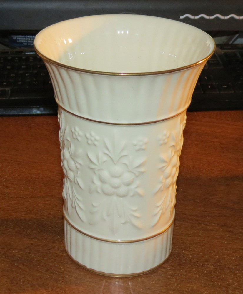 Aynsley Camellia 7" Ivory Vase MINT!