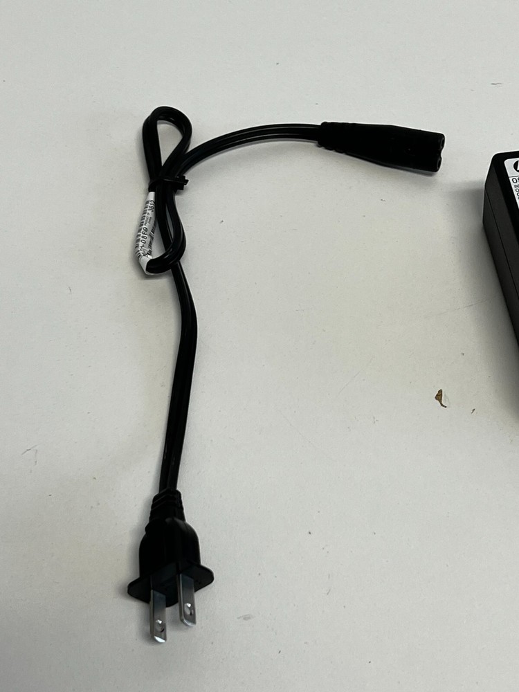 DD12: HP AC Power Adapter 0957-2304