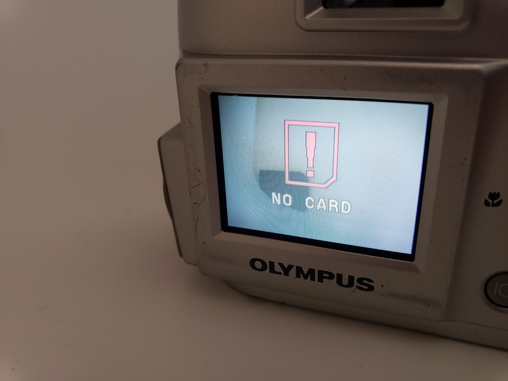 Great Condition Working Olympus Camedia C-2 2.0MP Silver Digital Camera
