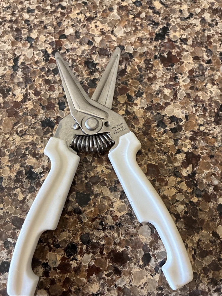 Pampered Chef Multi-Purpose Kitchen Shears/Scissors White 1075 NO HOLDER