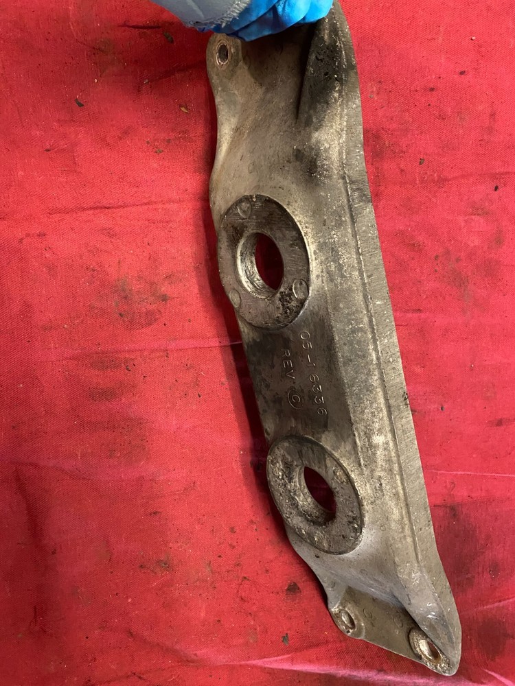 01 FREIGHTLINER CAT MOTOR ENGINE MOUNT BRACKET SUPPORT 103328 FRONT 05-16336