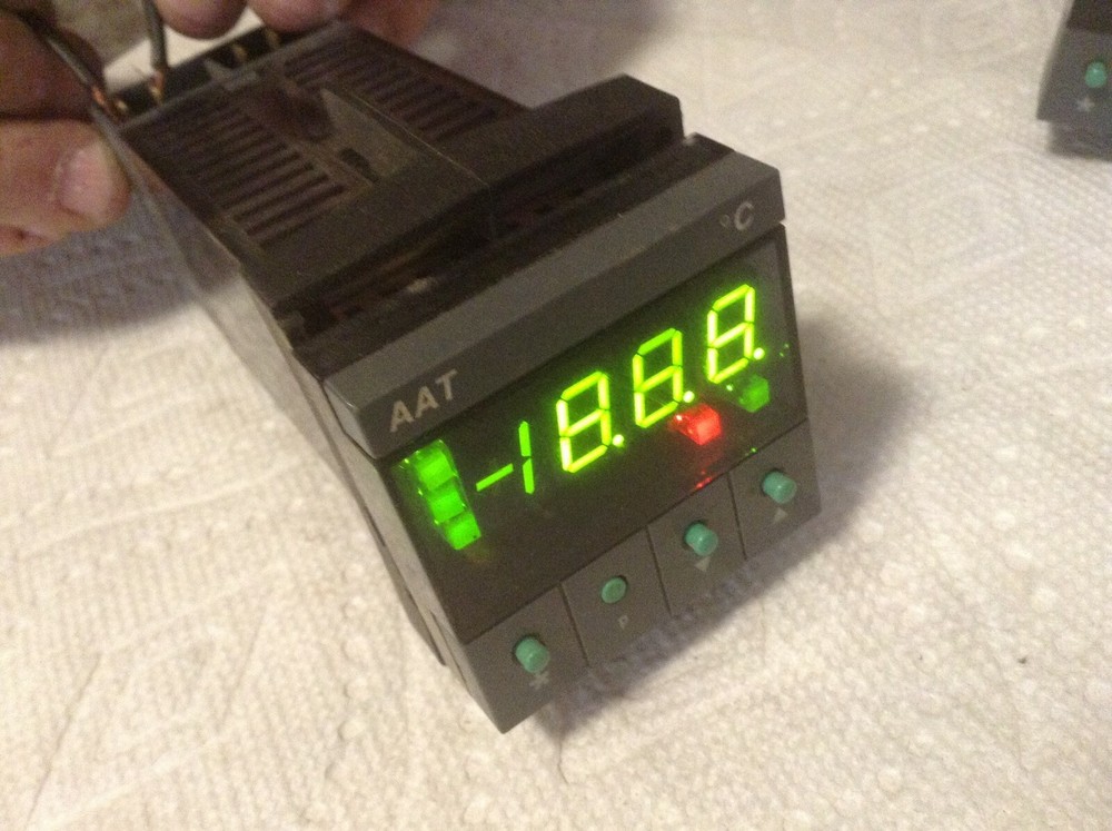 LNL 91211C Temperature Controller