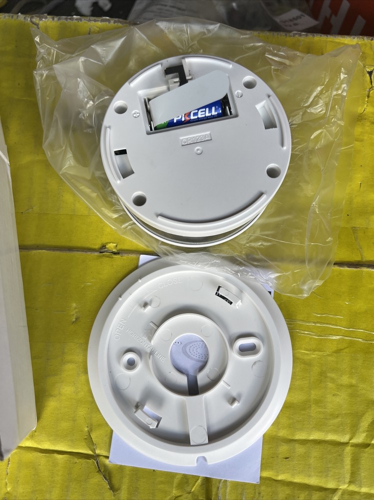 Smart WiFi Smoke Detector And Temperature Detector Combo Replaceable Battery New