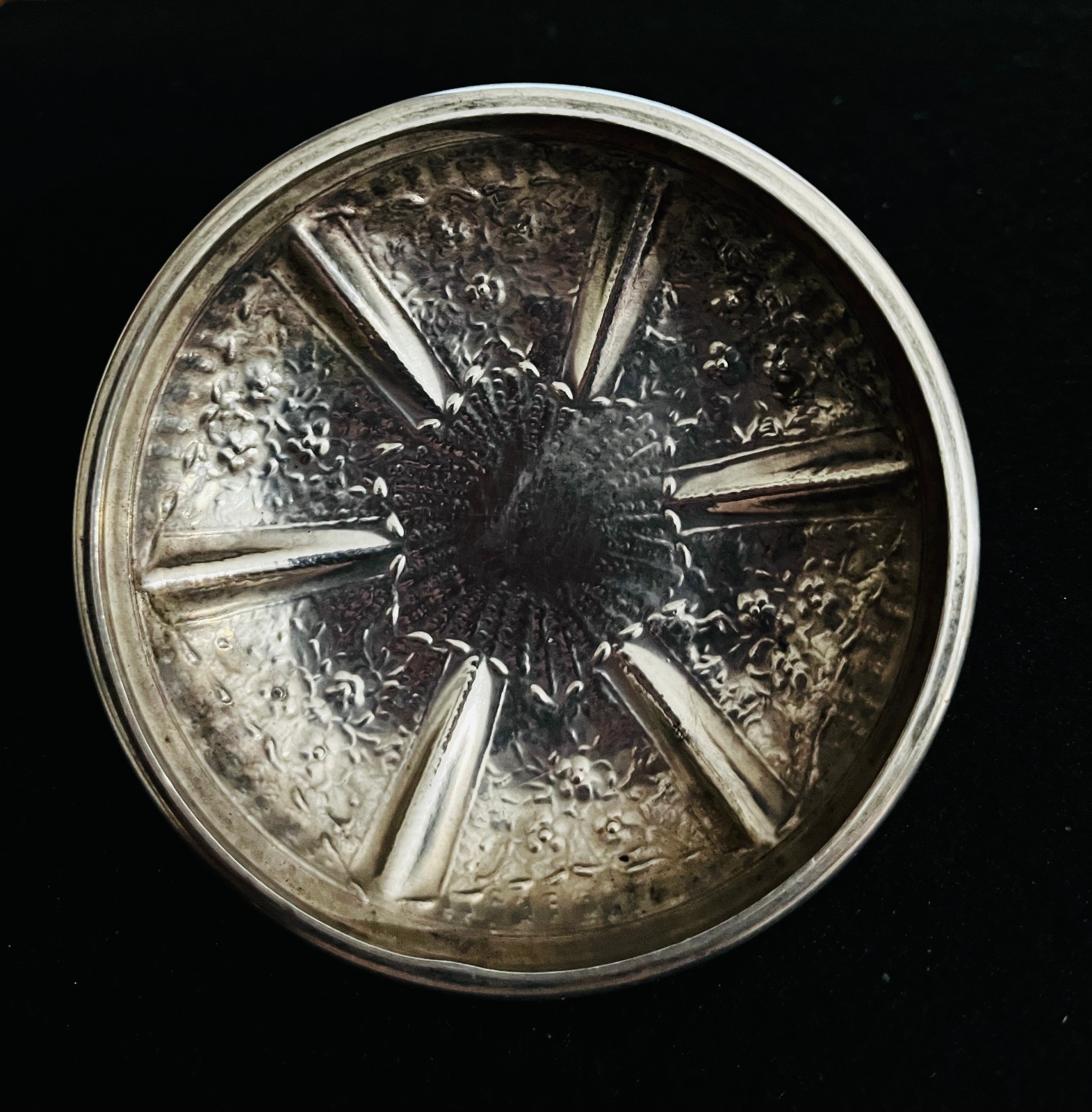 CONTINENTAL 800 SILVER COVERED ORNATE TRINKET BOX ROUND 3 1/2 " 4.55 OZ