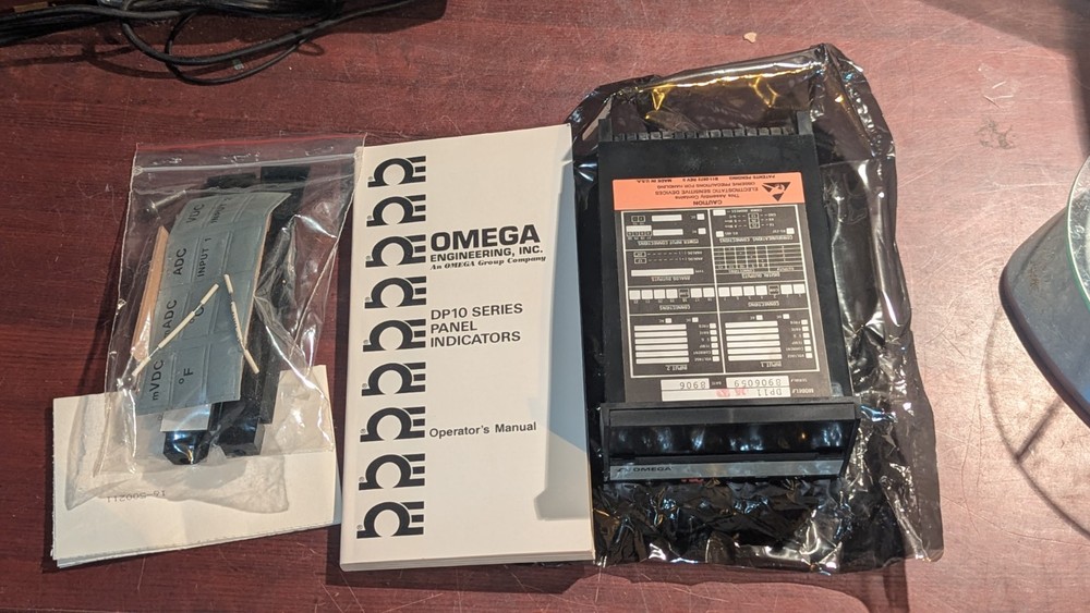 Omega Engineering DP-11 Panel Meter NIB