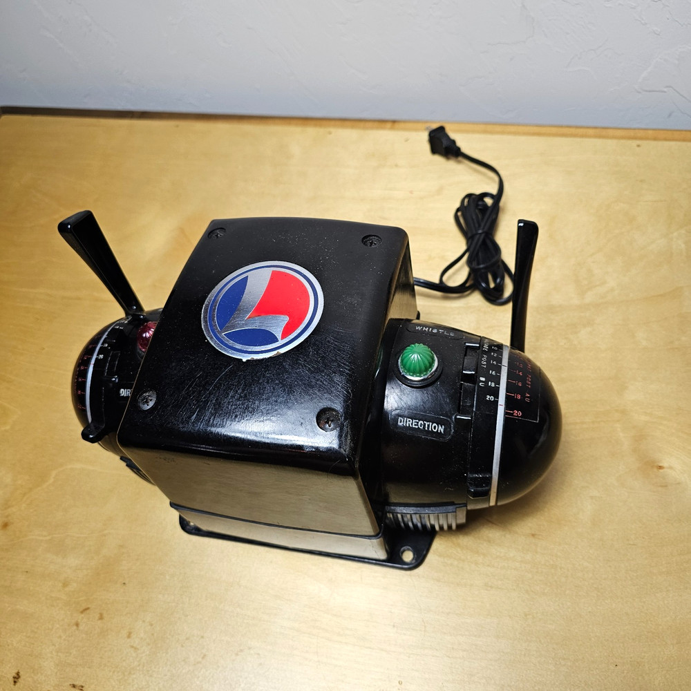Lionel Multi Control Trainmaster Type ZW 250 Watt Transformer - Powers On!